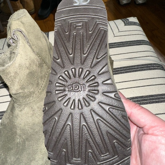 Ugg boots sz-5. Suede Olive - Picture 3 of 7